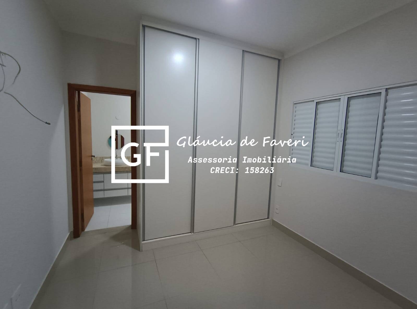 Casa à venda com 3 quartos, 300m² - Foto 2